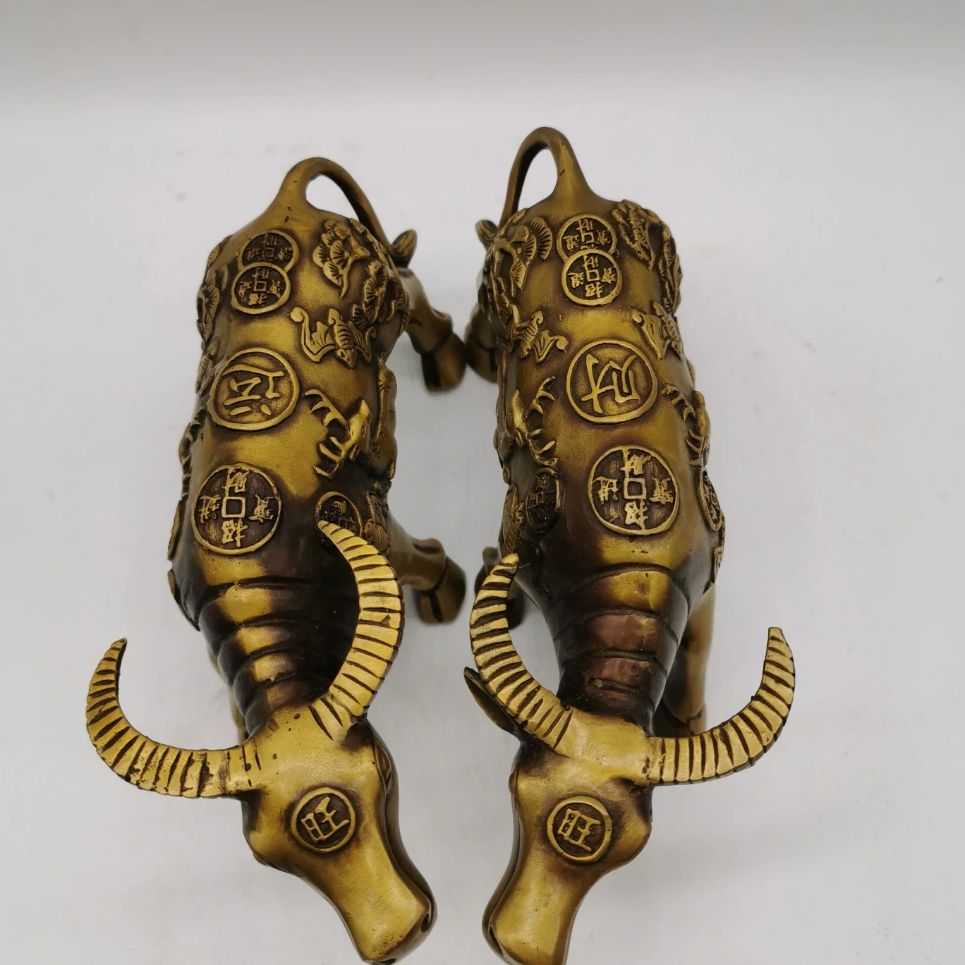 2 Pack Bull Statue Gold Animal Cow Statue Nordic Home Decor Tabletop Feng Shui Brass Statue Craft Gift