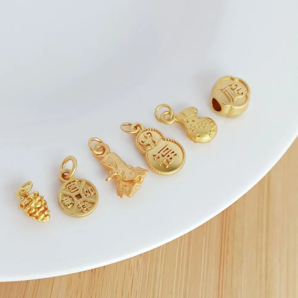 

Золотые аксессуары в древнем стиле, матовая золотая бусина с большим отверстием «Fu», тыква, денежный мешок, сосновая шишка и подвеска из китайской капусты