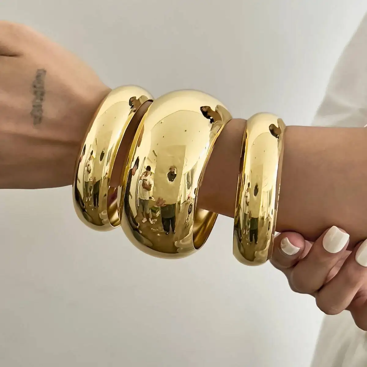 Lacteo مبالغ فيها الشرير السلس جولة واسعة الكفة أساور سوار المرأة مزاجه الموضة الذهب اللون المعادن الإسورة حُليات المجوهرات #1