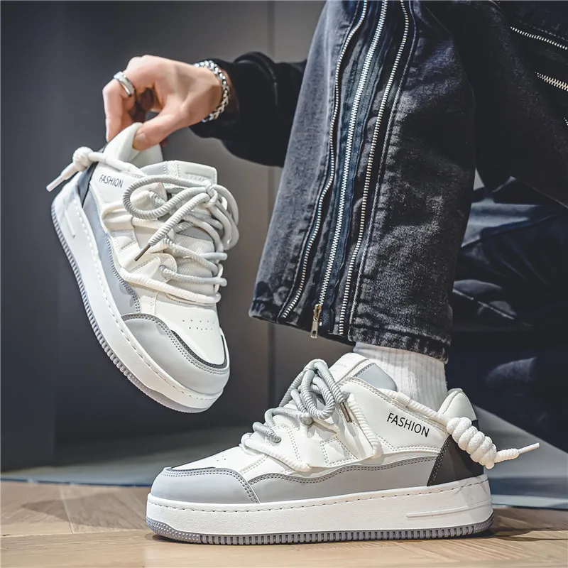 

2026 Spring New Casual Quality Trendy Low Top Niche Thick Soled Board Shoes Casual Sports Men's Shoes Trendy