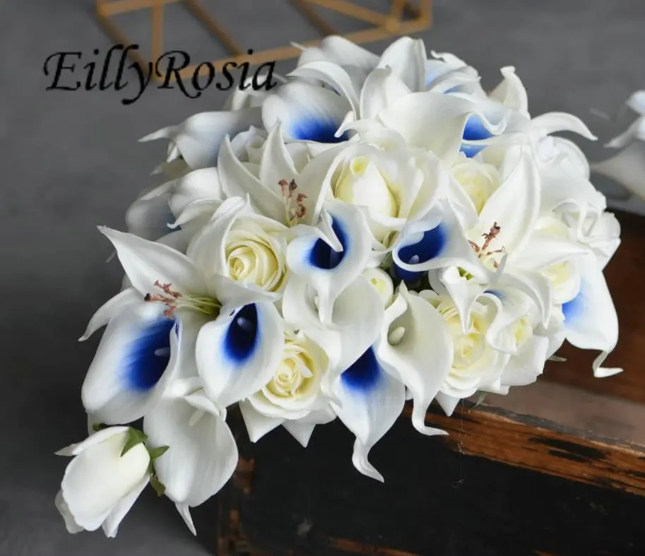 EillyRosia Buket Pengantin Riam Mawar Putih Inti Biru Royal Calla Lily Sentuhan Nyata Set Bunga Pernikahan Air Mata untuk Pengiring Pengantin