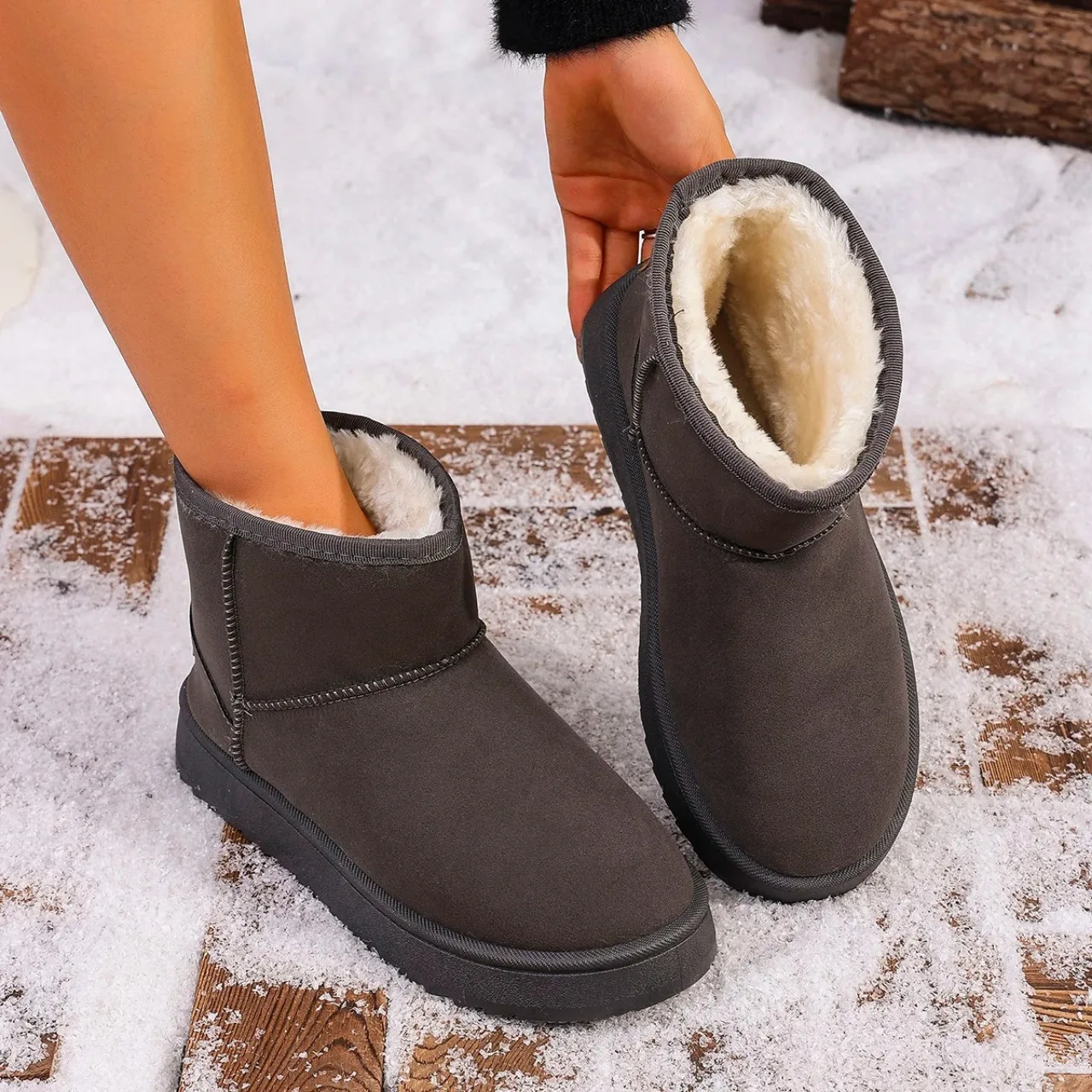 Bottes de neige courtes marron pour femmes, chaussures à plateforme, taille de poussée, bottes de rinçage, imperméables et chaudes, nouvelle mode, hiver