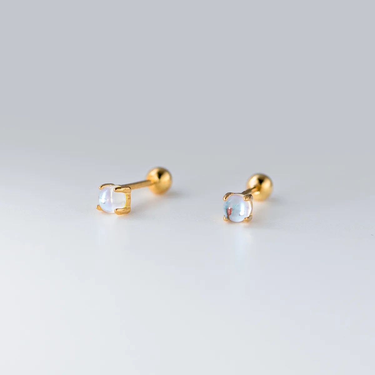 S925 Sterling Silver Fresh and Sweet Ins Wind Niche Design Four-claw Glazed Round Thread Stud Earrings M07228