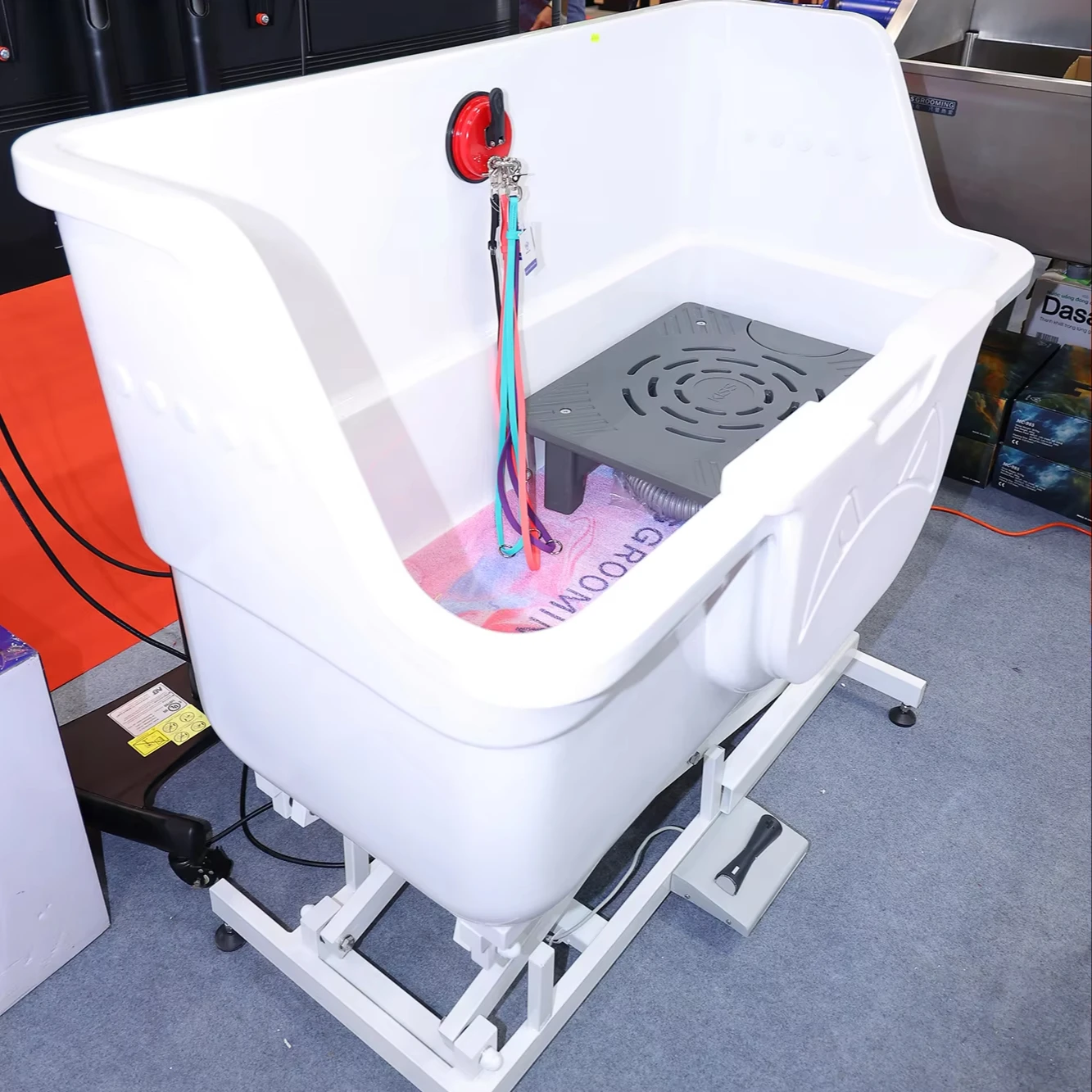 White Pet Dog Wash Tub Bathing Pet Grooming Fiberglass Electric Lifting Bathtub