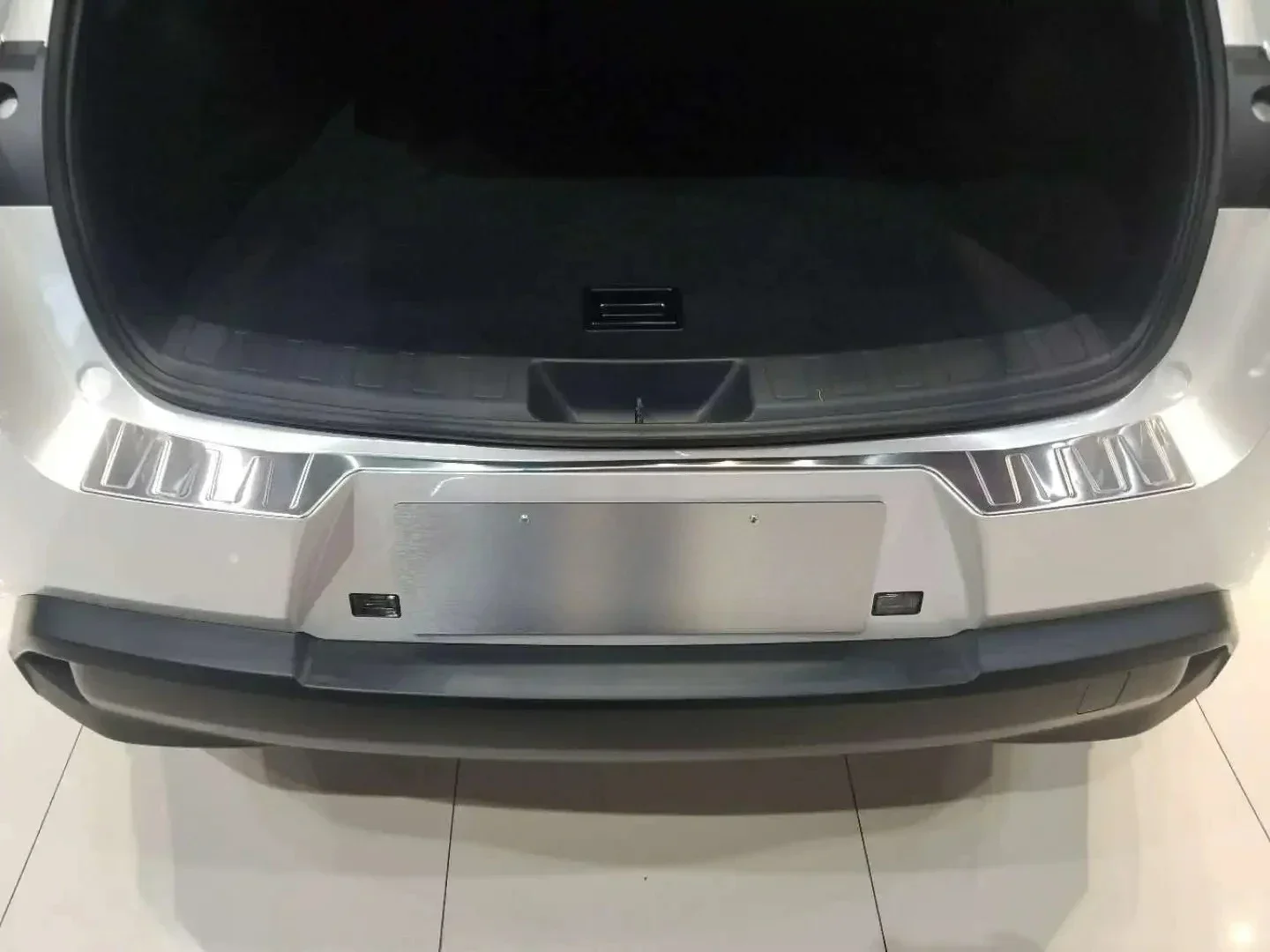For 2019-2023 Lexus UX200 250h Stainless Steel Material Rear Guard Board With Black Titanium Wire Drawing For External Use