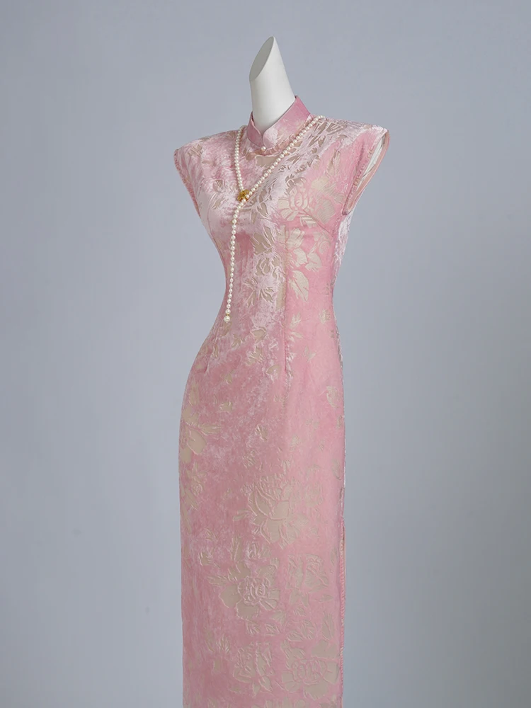 

Новое китайское бархатное свадебное платье для молодых женщин, розовое, весна-лето, длинное Ципао, с наклонным воротником, с низким разрезом и цветочным принтом...