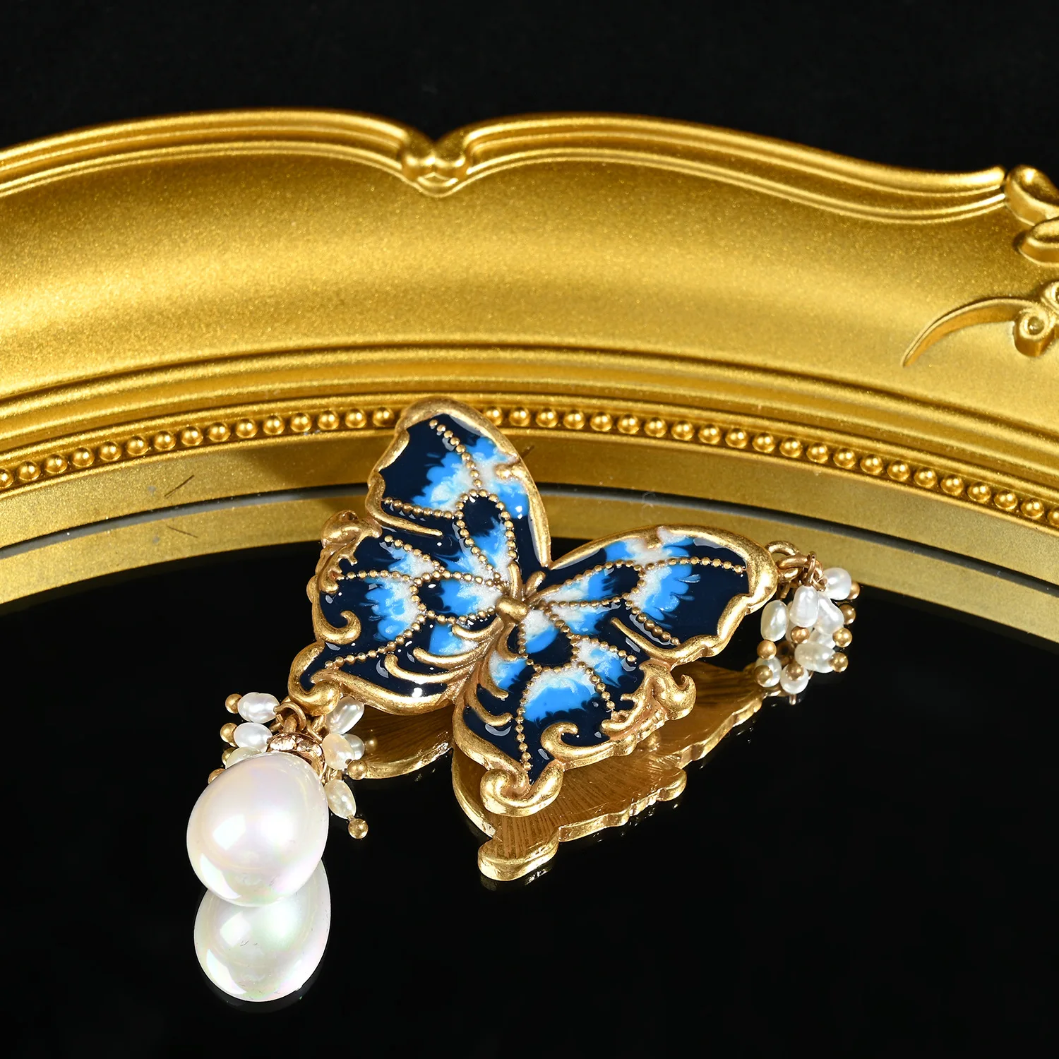 Retro Blue Streamer Butterfly Charm Necklace Autumn and Winter Elegant Sweater Chain Classic Pearl Brooch Earrings Set Accessory