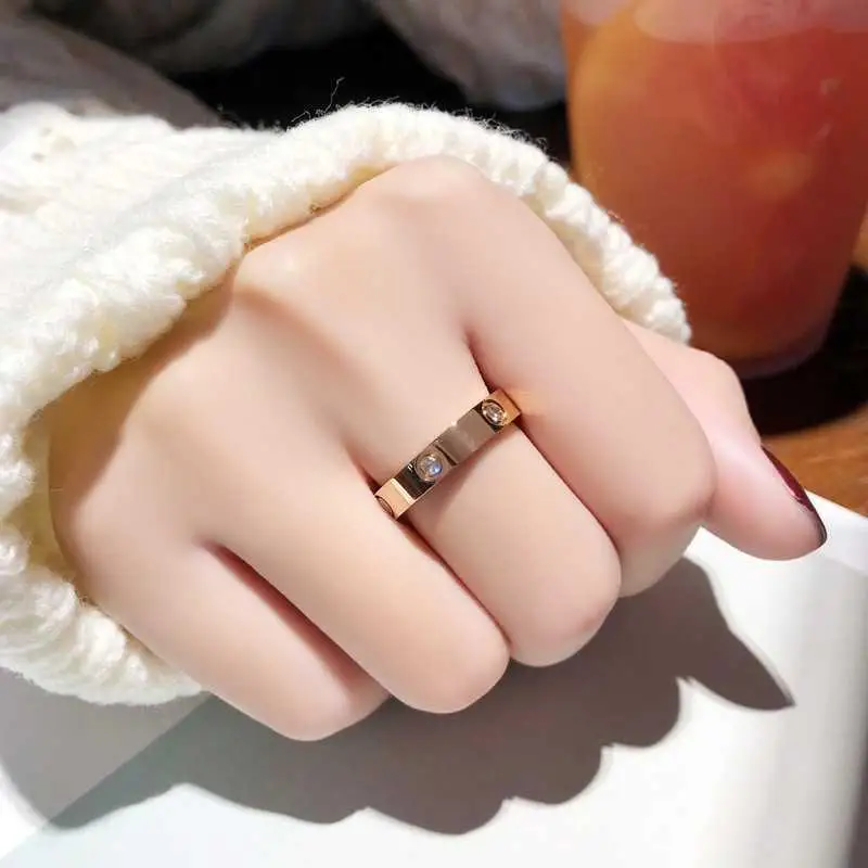 

Titanium steel ring, women's fashion personality, no fading, couple's ring, inlaid and polished cubic zirconia accessories