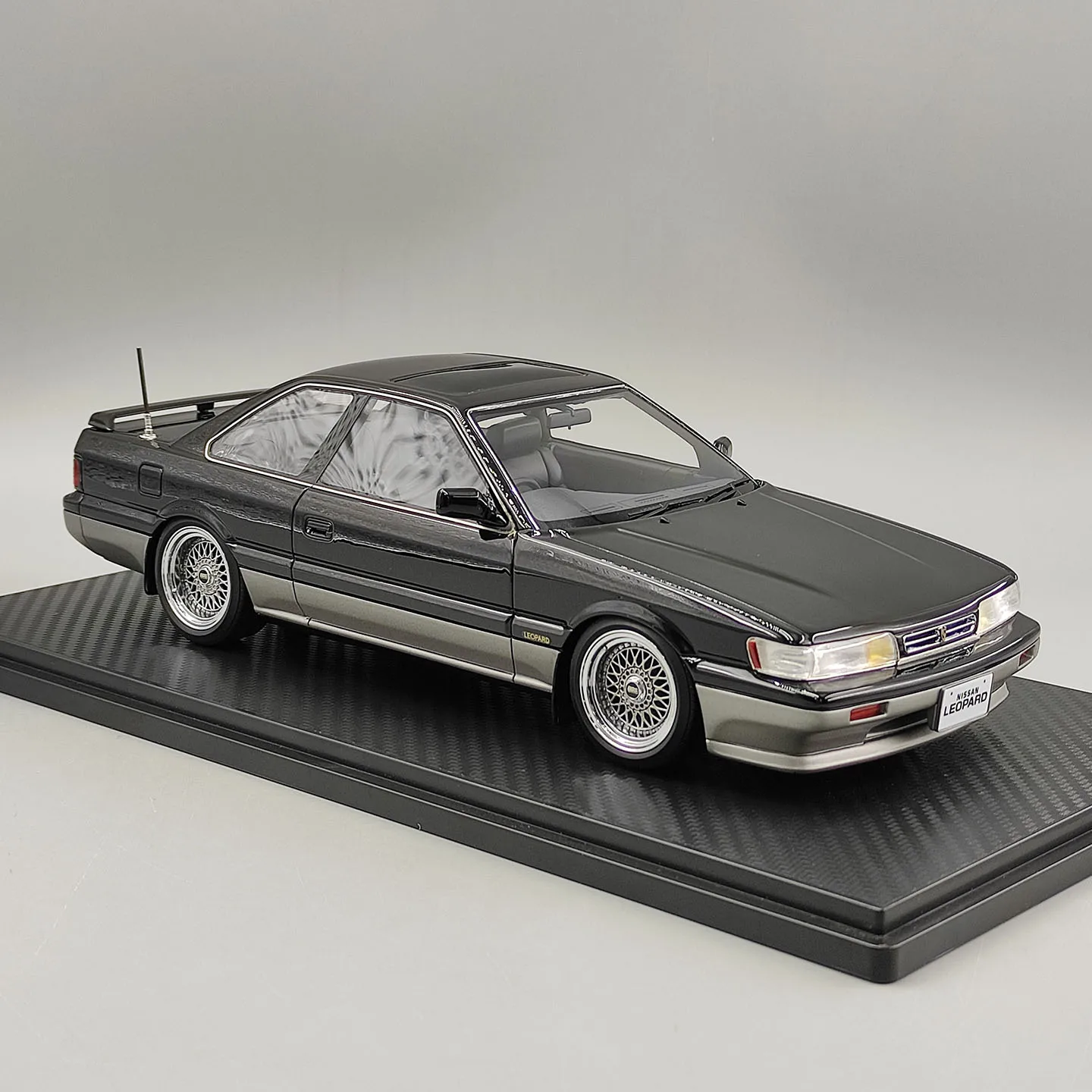 IG 1:18 Scale Leopard F31 Ultima V30 Black and Gray Resin Car Model 1558