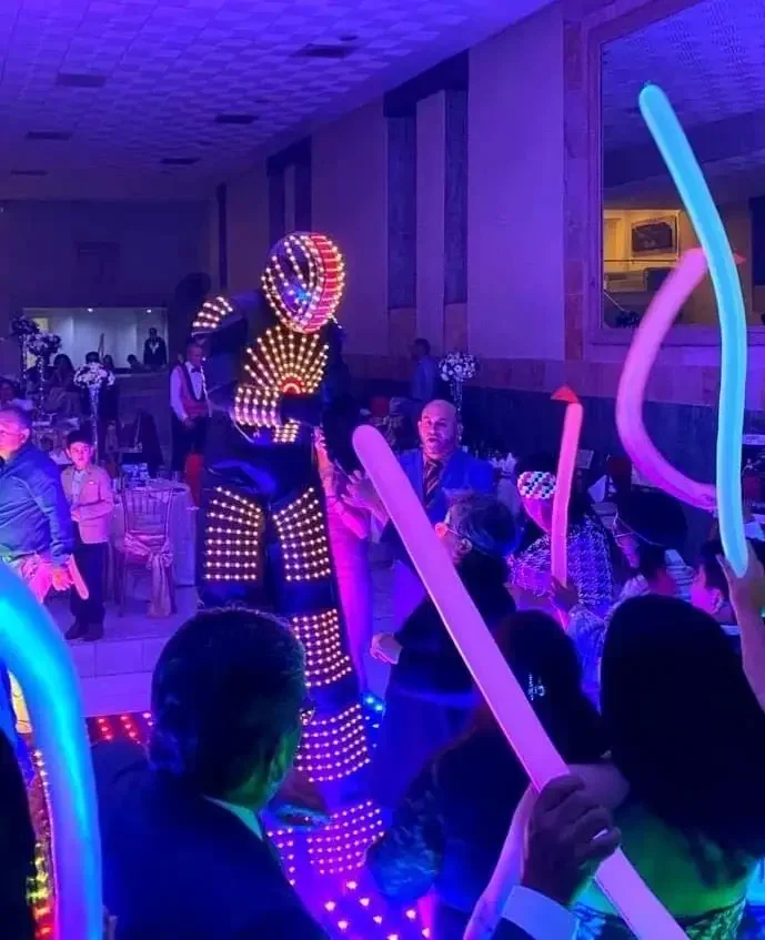 HOT SALE LED Stilts Walker Robot Suit for Dancing Show Events Holidaay with Multiple modes