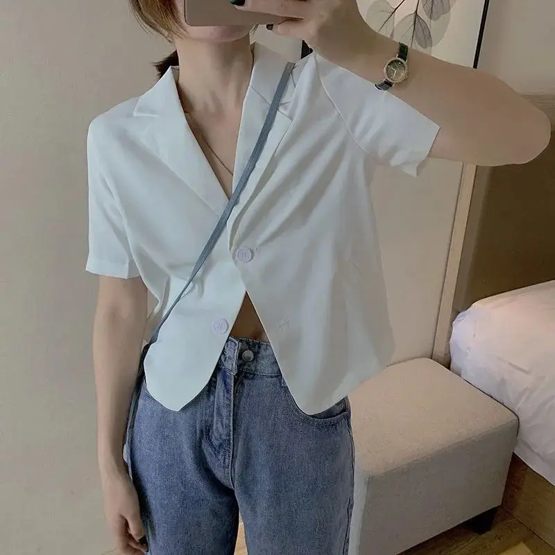 2024 Damski letni cienki koreański guzik do pracy Slim Short Casual Small Suit Top Fashion Short Sleeve Flattering Tailored Coat