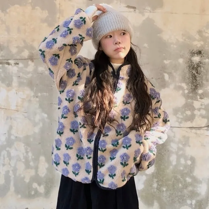 

Ladies' Chic Lamb Velvet Jaet Autumn Winter Loose Fit Warmth Adorable 3D Flower Embellied Commute Sle Zipper Closure