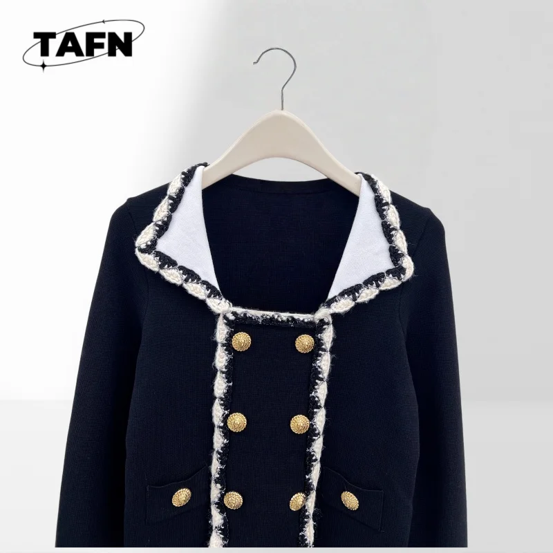 سترة نسائية خفيفة الوزن ومتينة لفصل الشتاء سترة منتفخة كلاسيكية للنساء لراحة الطقس البارد AI1599