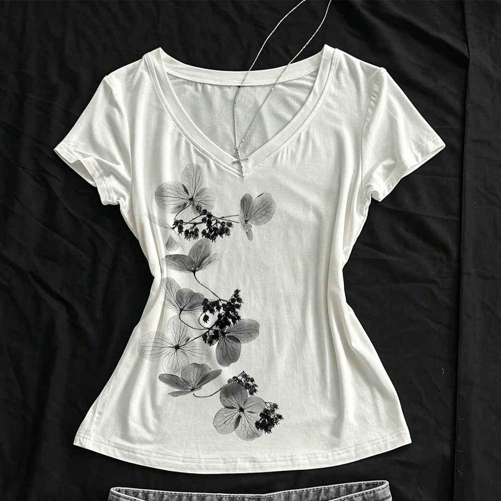 Retro Asian Aesthetic Casual Top V-neck Short Sleeve Grunge Ink Cherry Blossom Branch Brushed Pattern Printed T-shirt