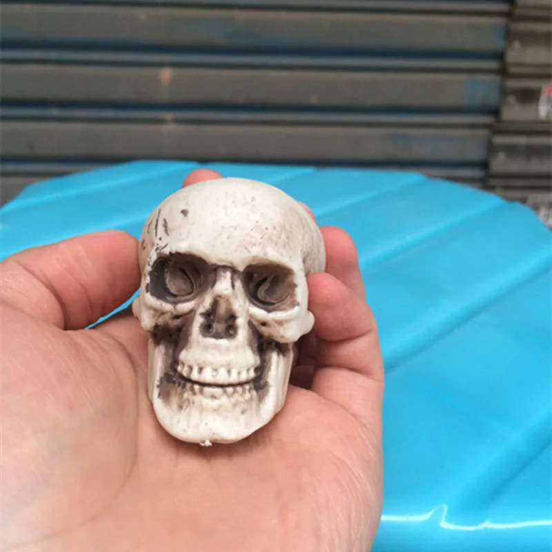 

Halloween Horror Skull Prop Mini Small 5cm Plastic Skull Head Bar Secret Room Ghost House Decoration Trick Prop Decoration