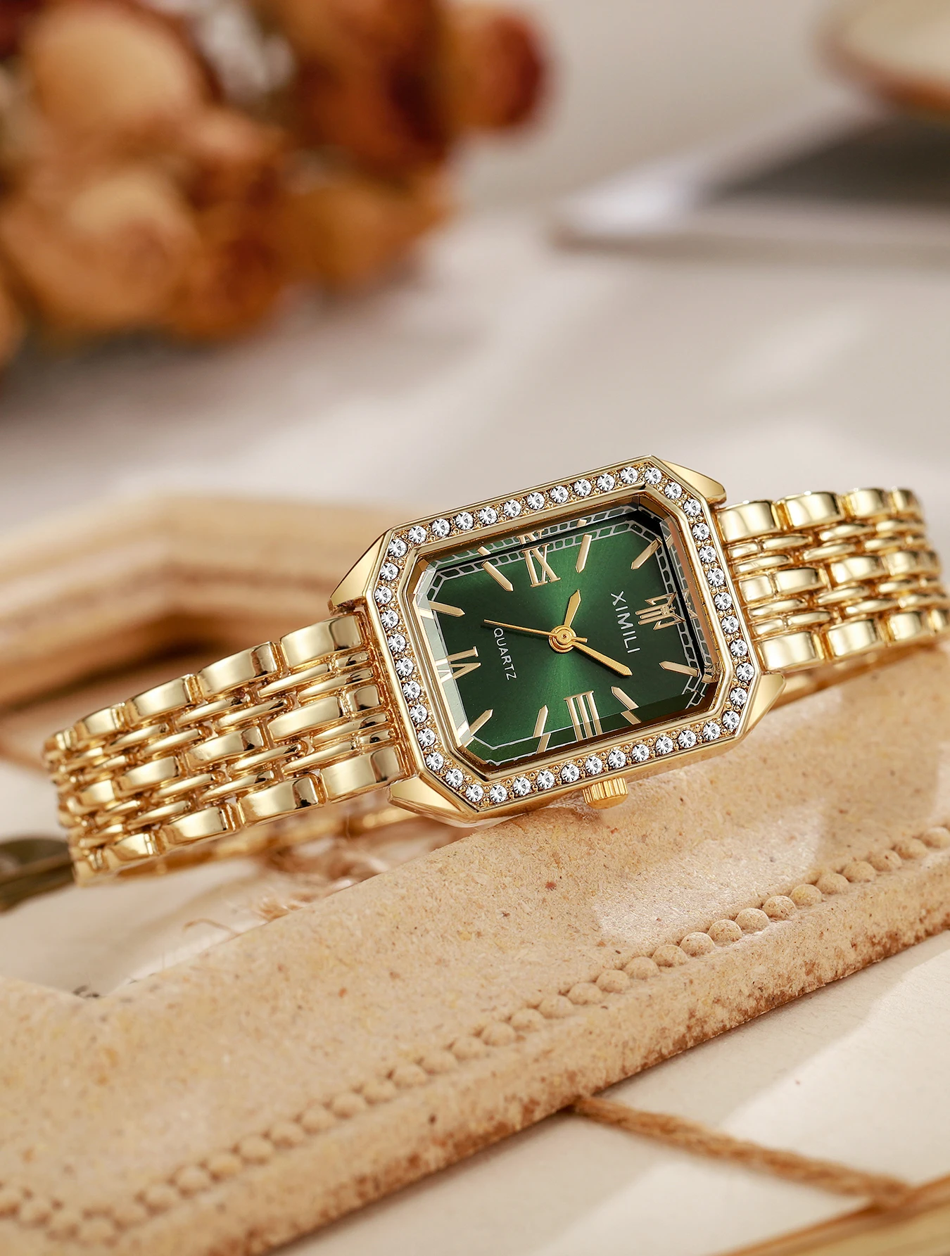 1 pcs women's retro Roman numeral rhinestone dial steel strip student casual quartz watch