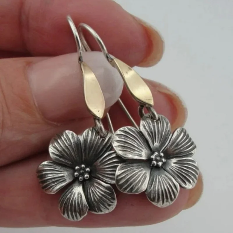 Creative Vintage Metal Carved Flower Pendant Charming Women Earrings Hot Selling European American Jewelry Wholesale