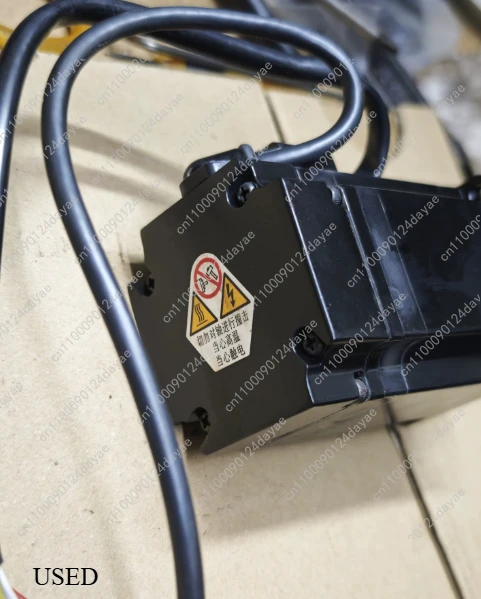 

1 шт. серводвигатель SGMJV-04ADE6S 400W, аксессуары