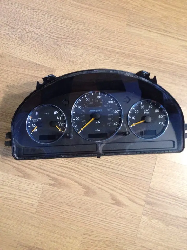 One Set of 3 Pieces - Chrome Styling Dashboard Gauge Ring Set For Mercedes Benz W163 ML Class