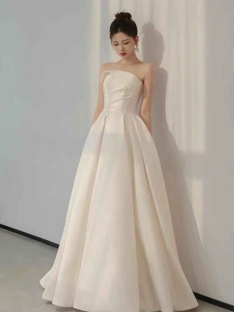 

Lightweight Bridal Gown Strapl Satin Wedding Dr Simple Ele Entrance Design for Small Stature Brides 2026 New Model