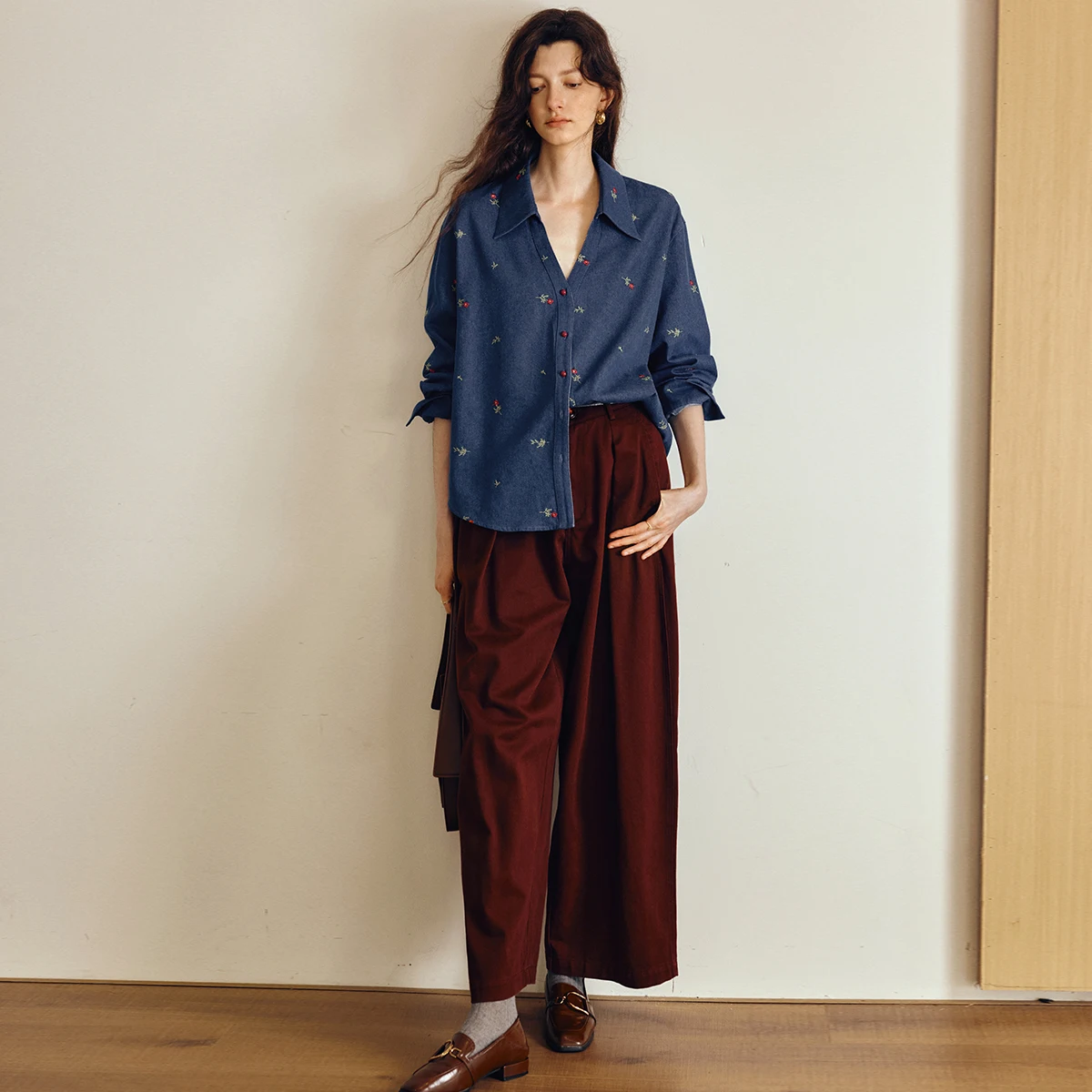 Kurtka jeansowa damska OLRain, vintage, kwiatowy haft 3D, styl prairie chic, kołnierzyk wykładany, płaszcze jeansowe damskie O57QC001682