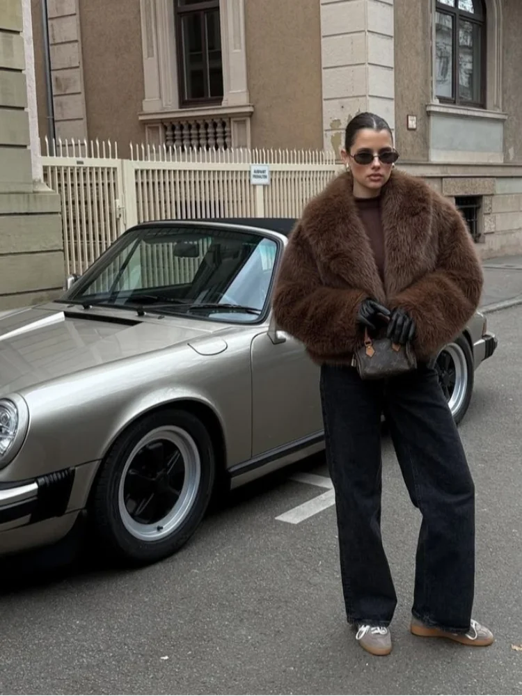 Pluizige reverskraag oversized vrouw nepbontjas mode effen volledige mouwen losse korte jas 2025, nieuwe winter hoge streetwear