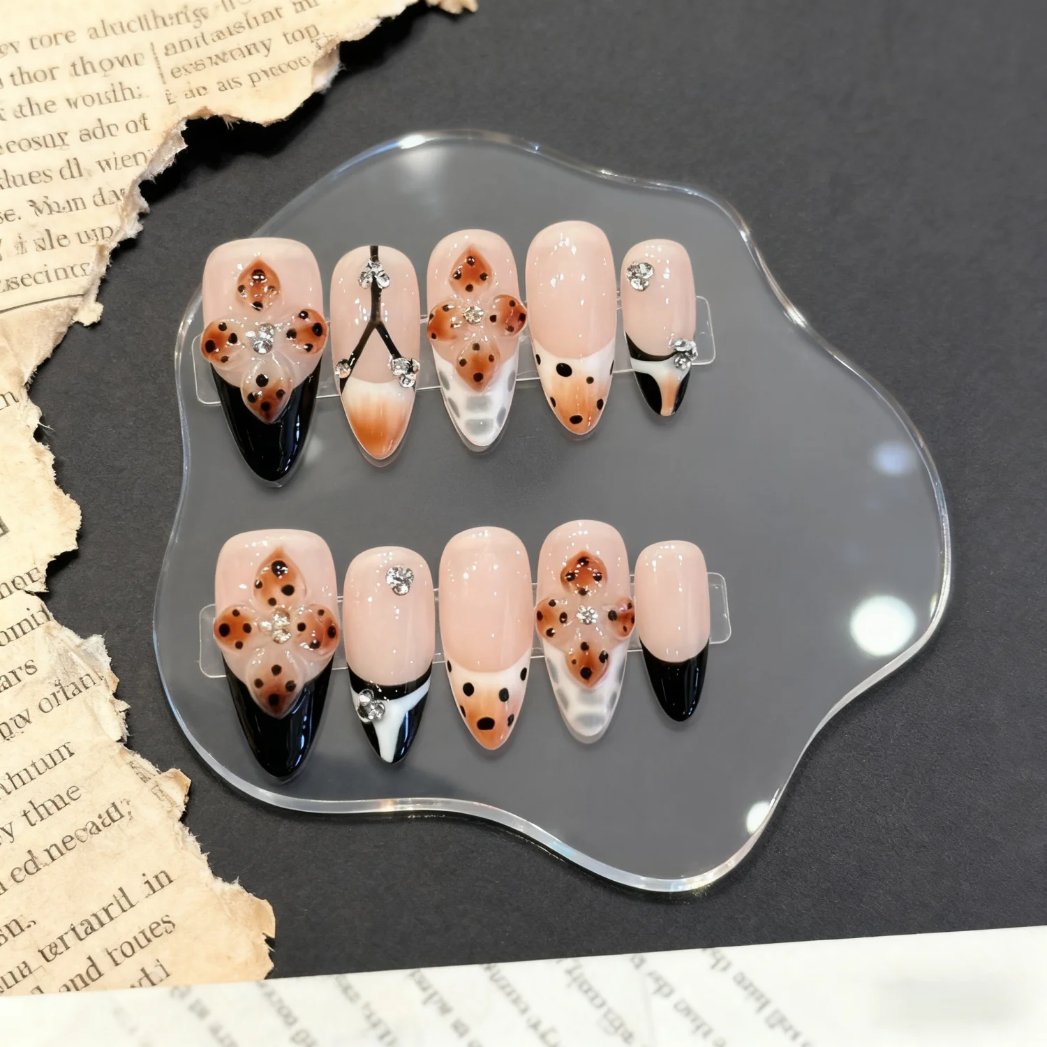 

2025 Retro Spot Press On Nails Nude Pink French Tip Fake Nails Long Stiletto Shape With Diamond Rivets Reusable For Spice girl