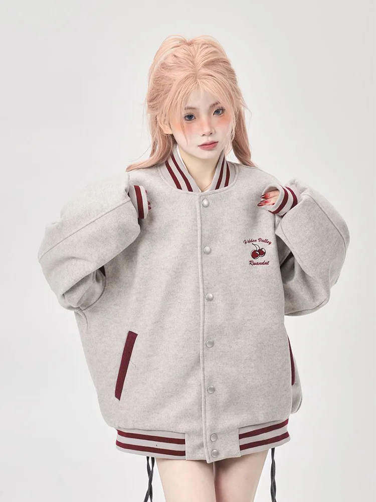 

Бейсбольная куртка в стиле ретро с вышивкой вишни, женская свободная полосатая лоскутная милая куртка, американские винтажные топы в консервативном стиле в стиле Харадзюку, новинка