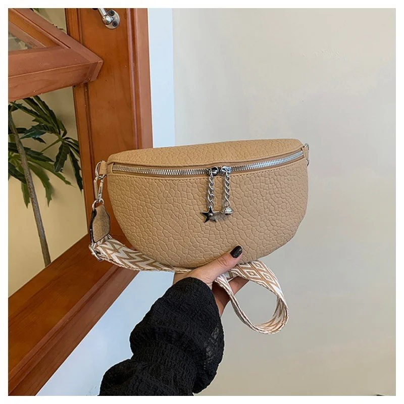 

Classic Leather Messenger Bag For Women With Professional Elegance And Organized Interior