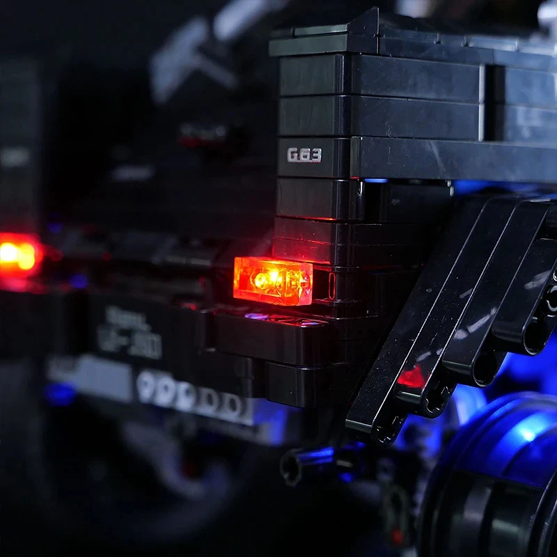 مجموعة إضاءة LED RC DIY لمجموعة مكعبات بناء سيارات الدفع الرباعي الكبيرة 6 × 6 LEGO J901 (ضوء LED فقط، بدون نموذج كتل)
