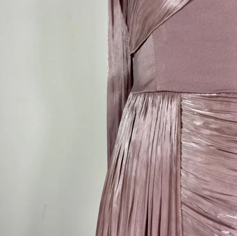 새틴 리본 하이웨이스트 플리츠 파티 드레스 2026 신상 우아한 솔리드 컬러 민소매 이브닝 드레스 여성 패션 슬림 롱 드레스