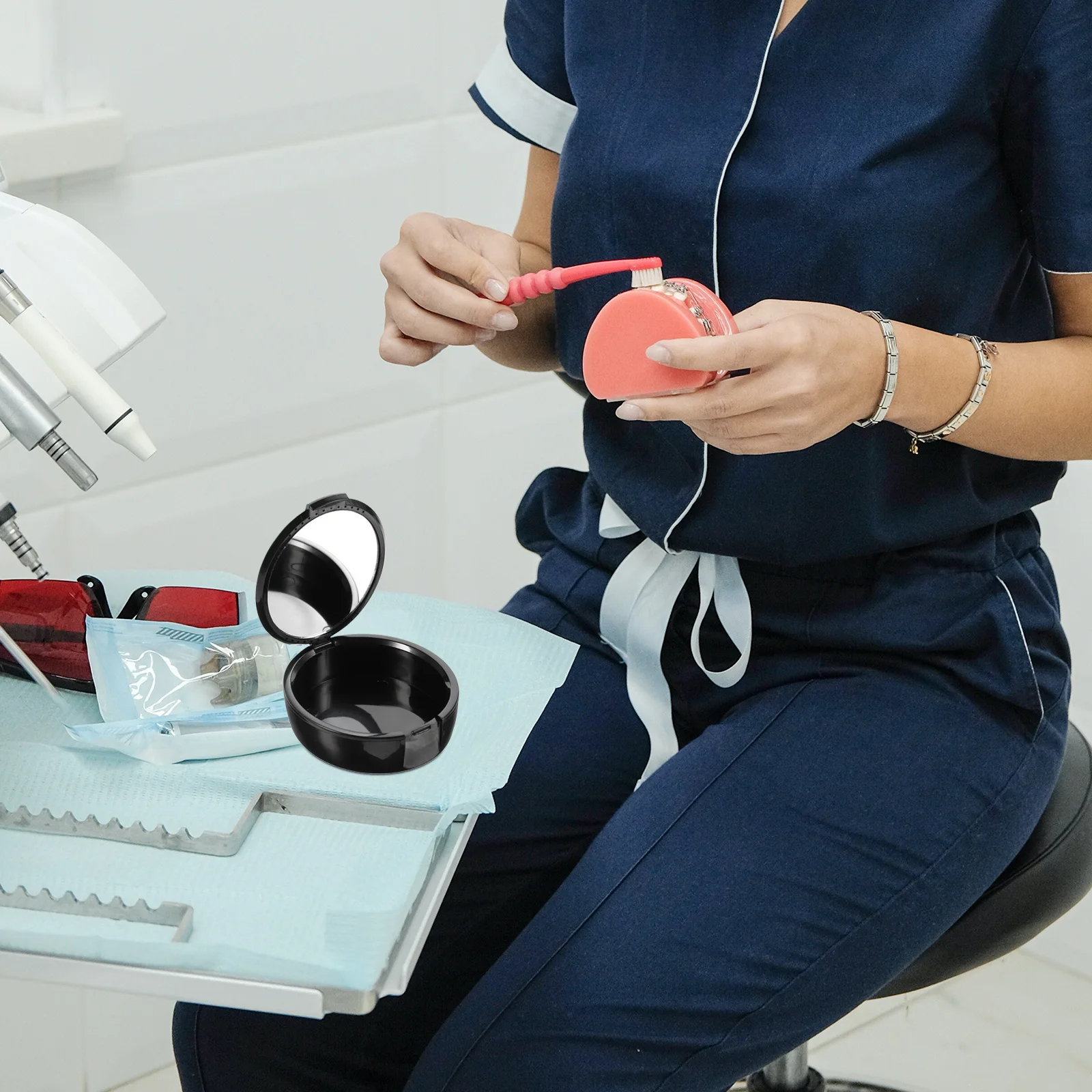 

1 pc Fake Teeth Storage Holder Durable Dental Brace Box Portable Denture Container Simple Hygienic Case Travel Orthodontic