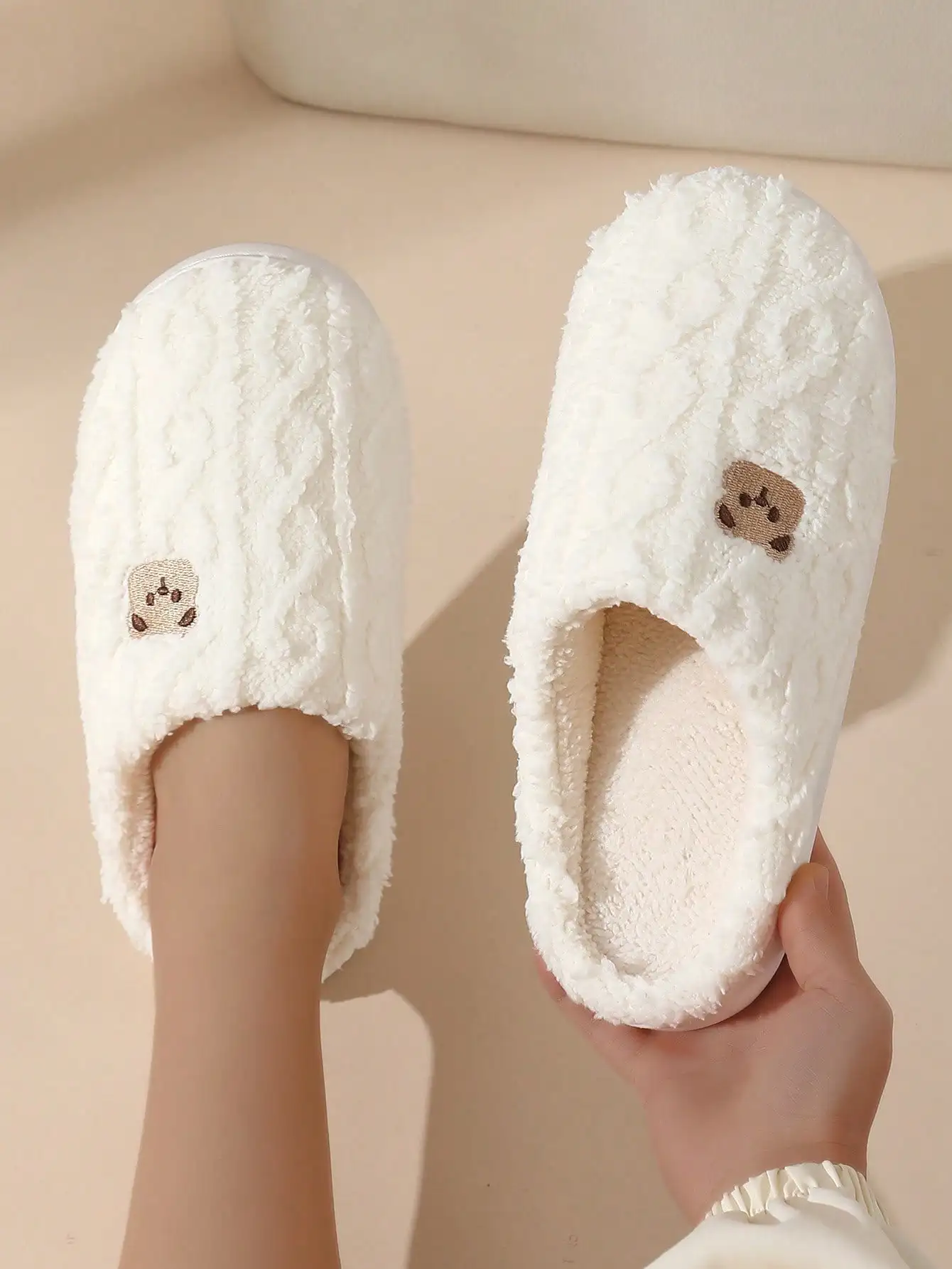 

Men's and Women's Warm Cotton Slippers with Anti-Slip Sole for Indoor Use, Autumn and Winter Edition