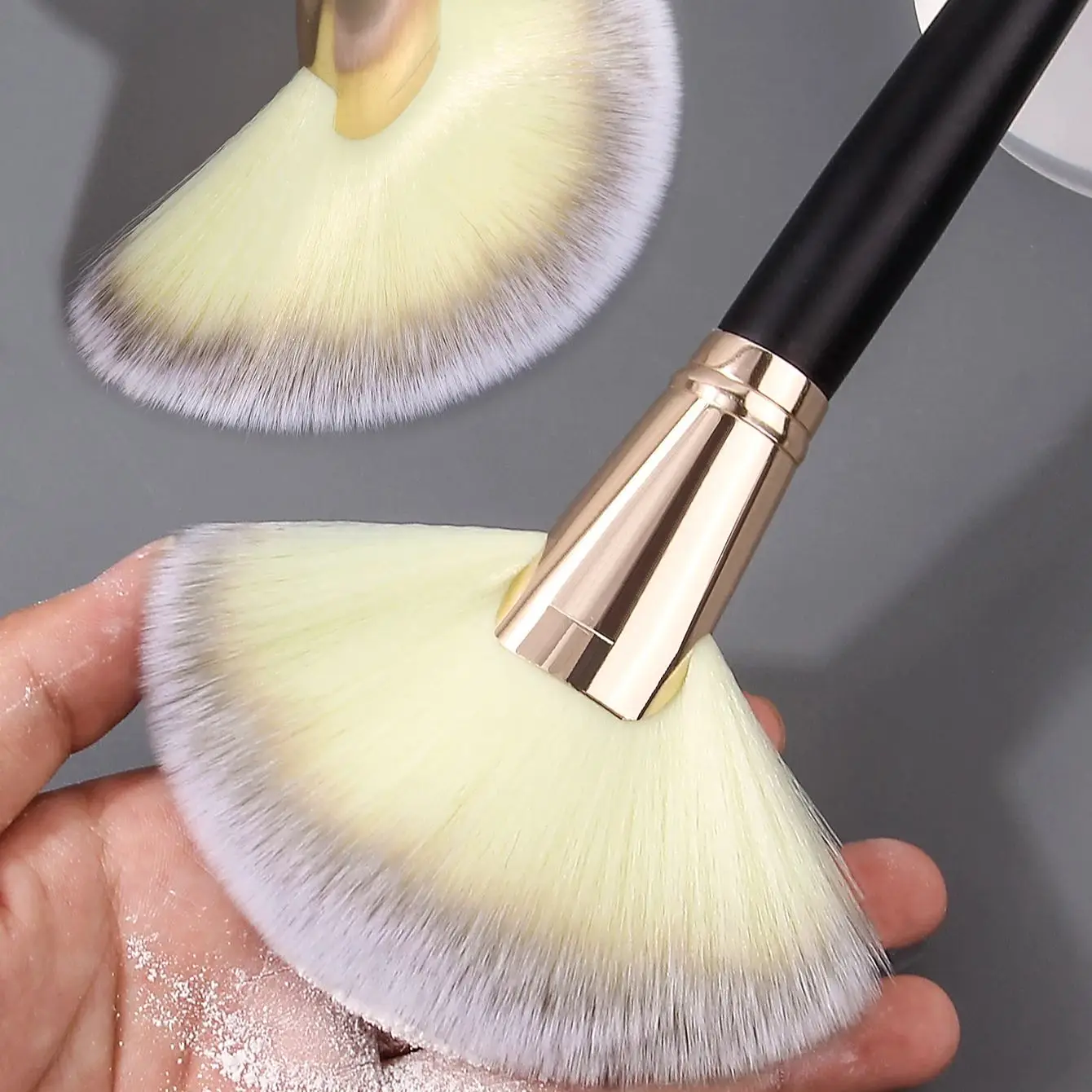 1pc extra large three-color hair fan brush beauty special soft brush brush brush loose brush beginner beauty tool