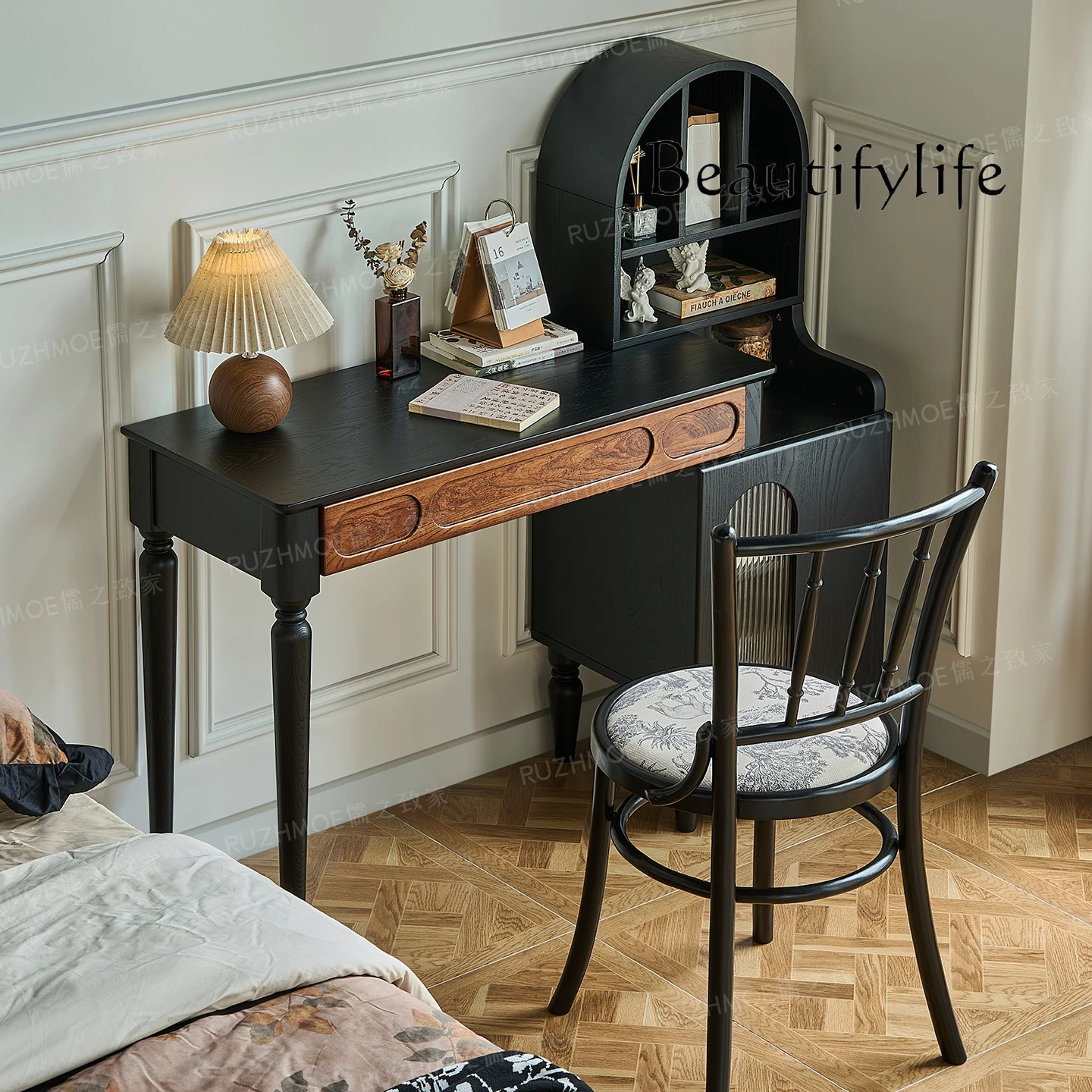 

Dresser retro French solid wood dresser high-end medieval makeup table small desk bedroom