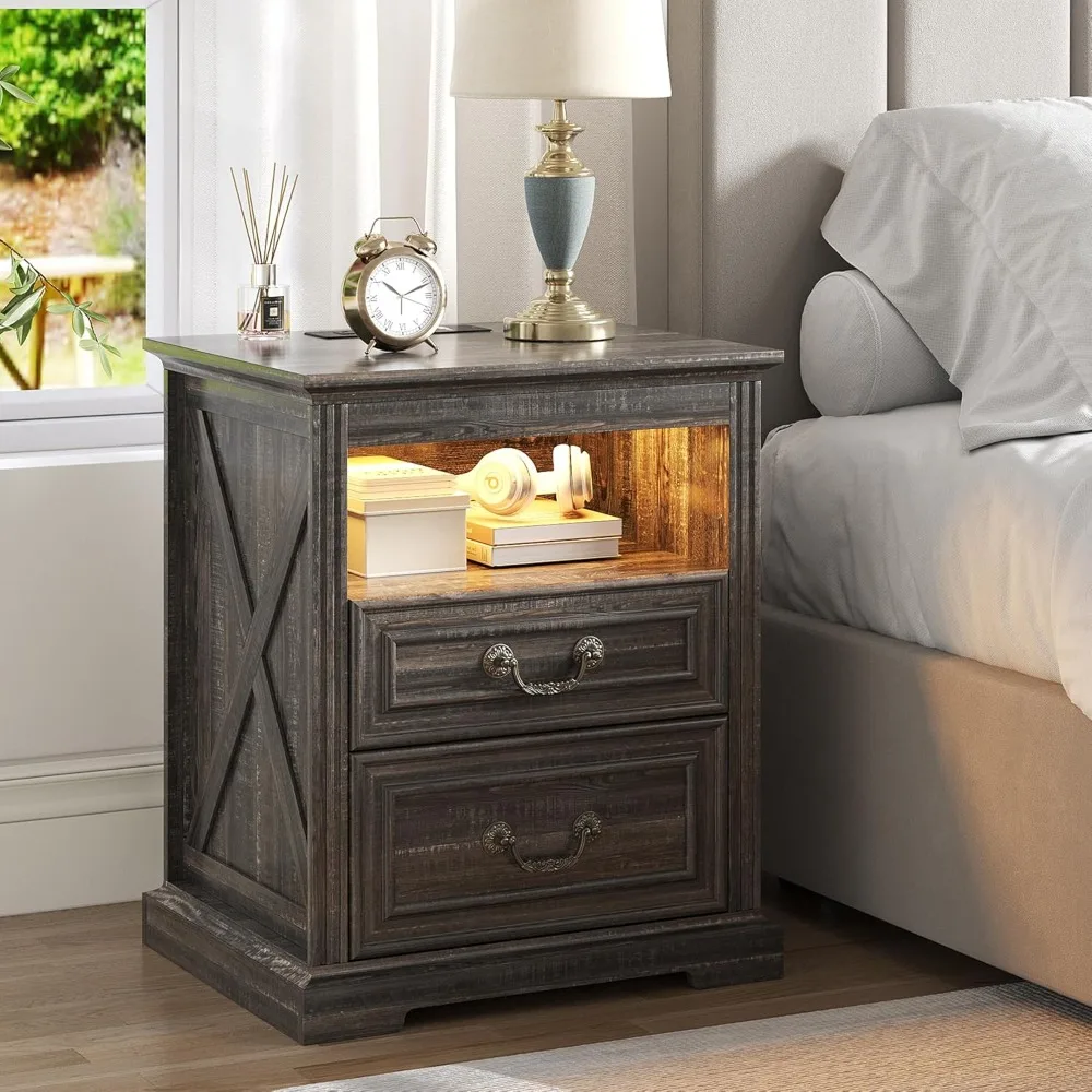 „Rustikaler Nachttisch mit Waffenspeicher, Ladeanschluss, LED-Licht und Bewegungssensor“