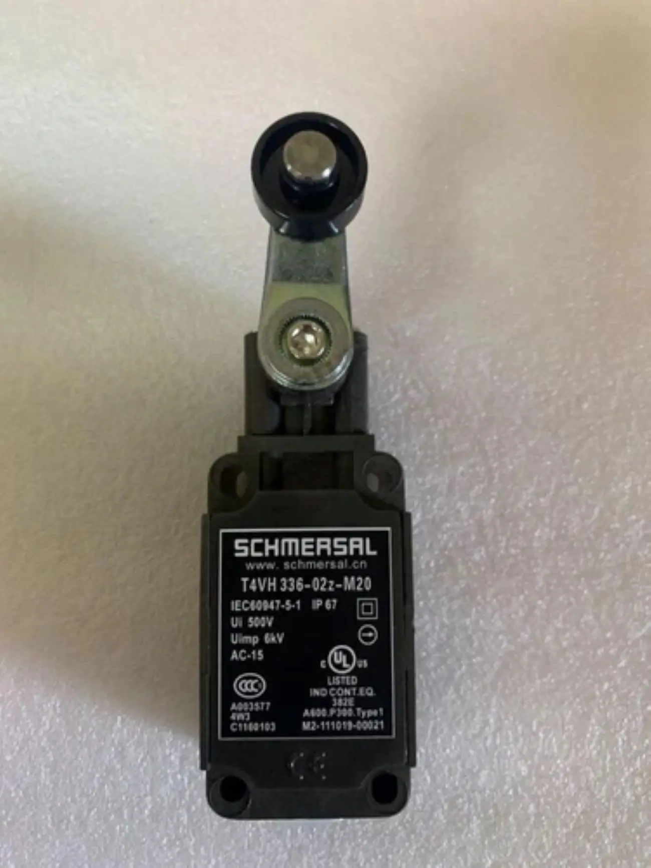 

T4VH336-02z-m20 151160103 Концевой выключатель