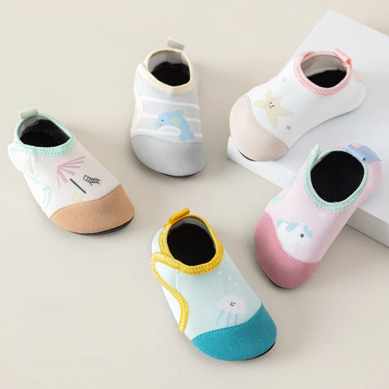 

Новые сандалии для малышей, милые нескользящие пляжные носки для подводного плавания для новорожденных, мягкая обувь для маленьких девочек, нескользящие пляжные носки для дайвинга