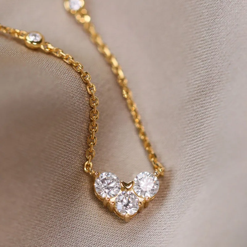 Light luxury fashion and fresh three round diamond heart-shaped necklace mini simple pendant new in collar chain party jewelry
