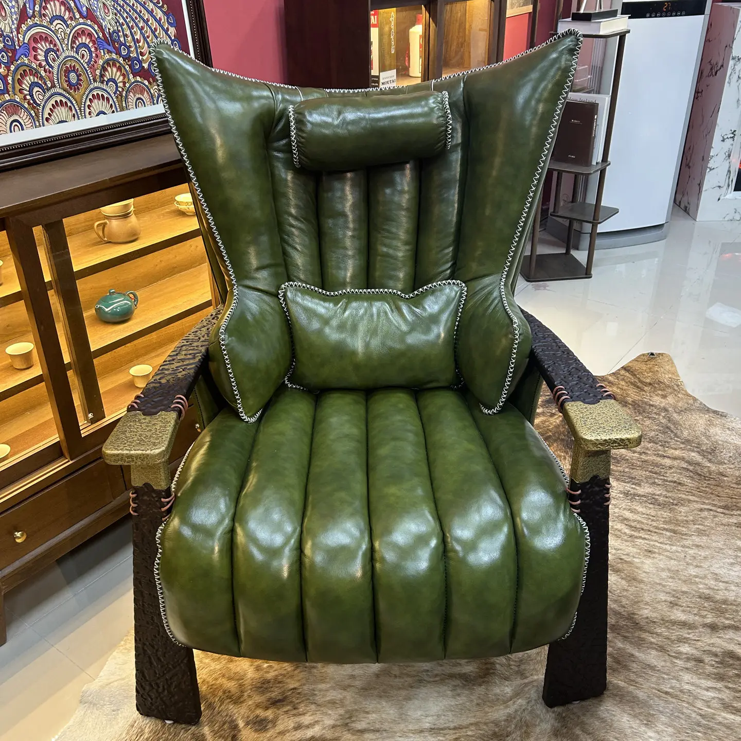 High-end sofa chair retro cowhide master chair hotel tea room home