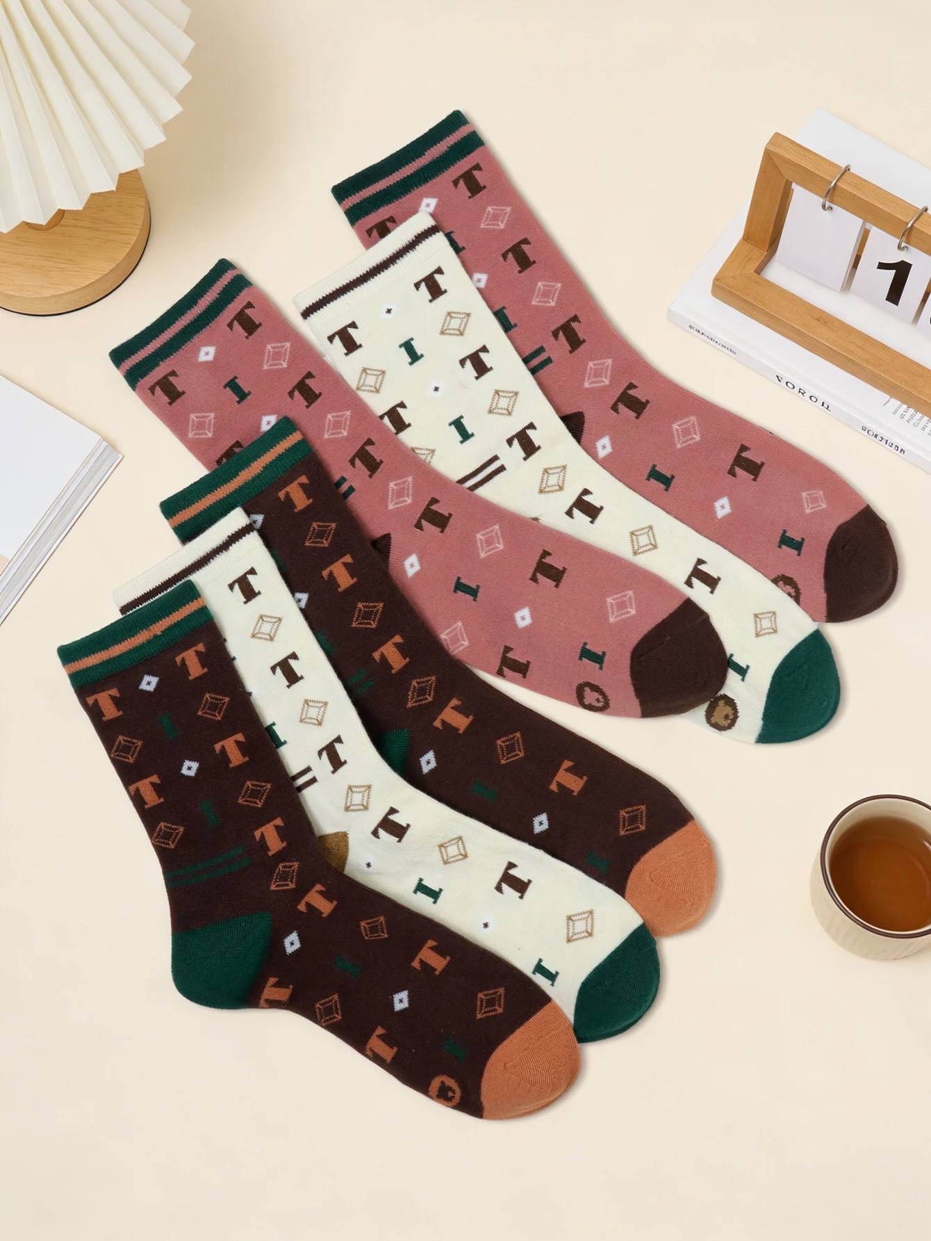 

TEDDY мужские носки до середины икры, вязаные полиэстеровые антифрикционные разноцветные носки с буквенным принтом плюшевого мишки, модные повседневные носки для экипажа