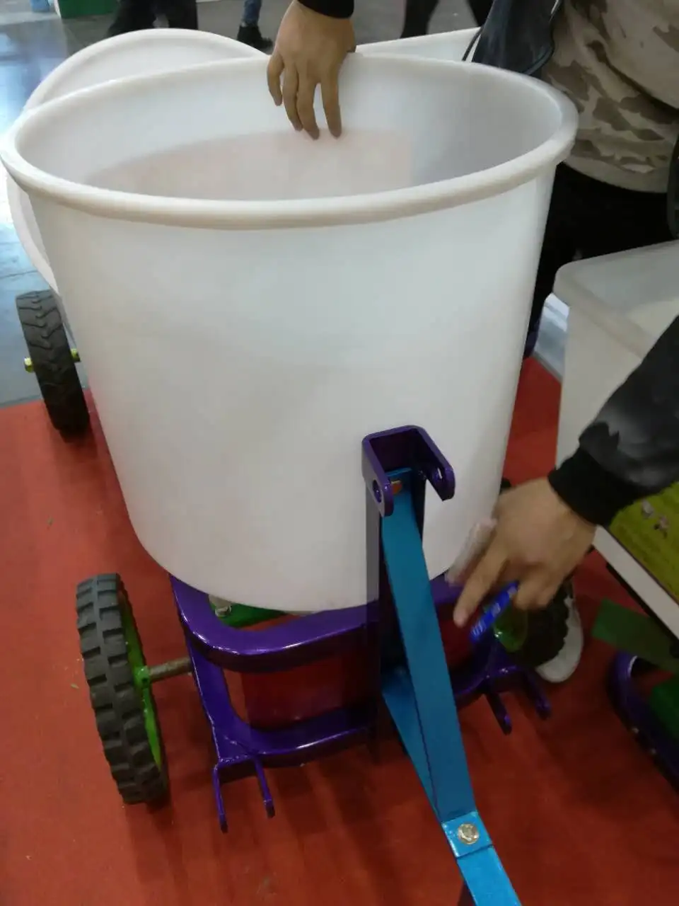 2025Seed Fertilizer Spreader Tractor Rear Fertilizer Spreader