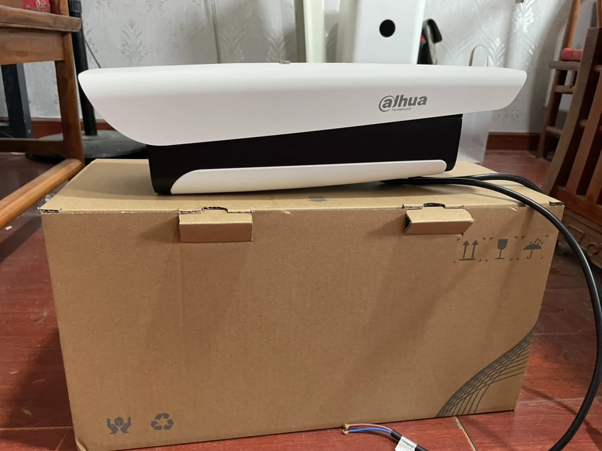 

3-миллионная камера распознавания номерных знаков DH-ITC313-PW2A-LF3 Машина для захвата входа и выхода на парковку