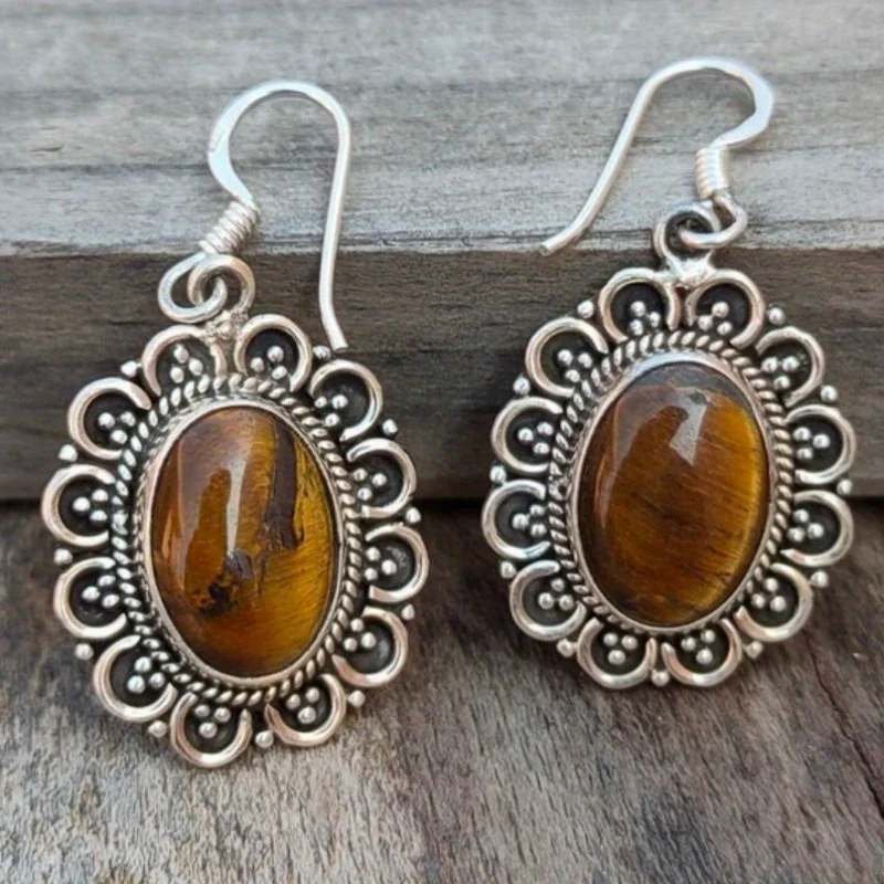 Vintage Synthetische Tigerauge Silberbeschichtete Hängeohrringe für Damenmode Exquisiter Bankett-Jubiläums-Schmuck Accessoires