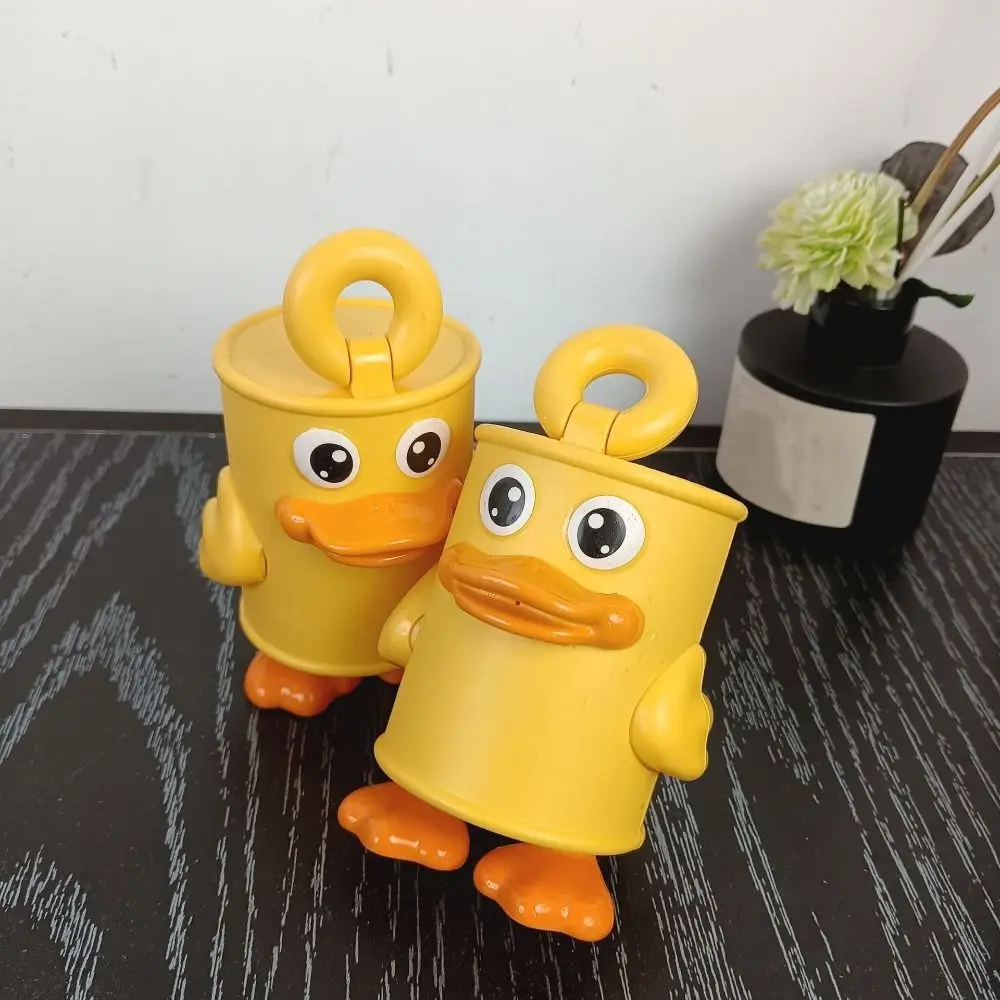 Cute Design Duck Water Material Tin Can Beach Water Fight Spraying Function Mini Size Water Spray Outdoor Swimming Pool