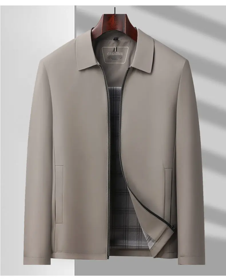 Hochwertige Business-Jacke mit Business-Kragen, Executive-Blazer mit Revers und Kette, Schwarzer Mantel, Vater-Outfit – Detail 7