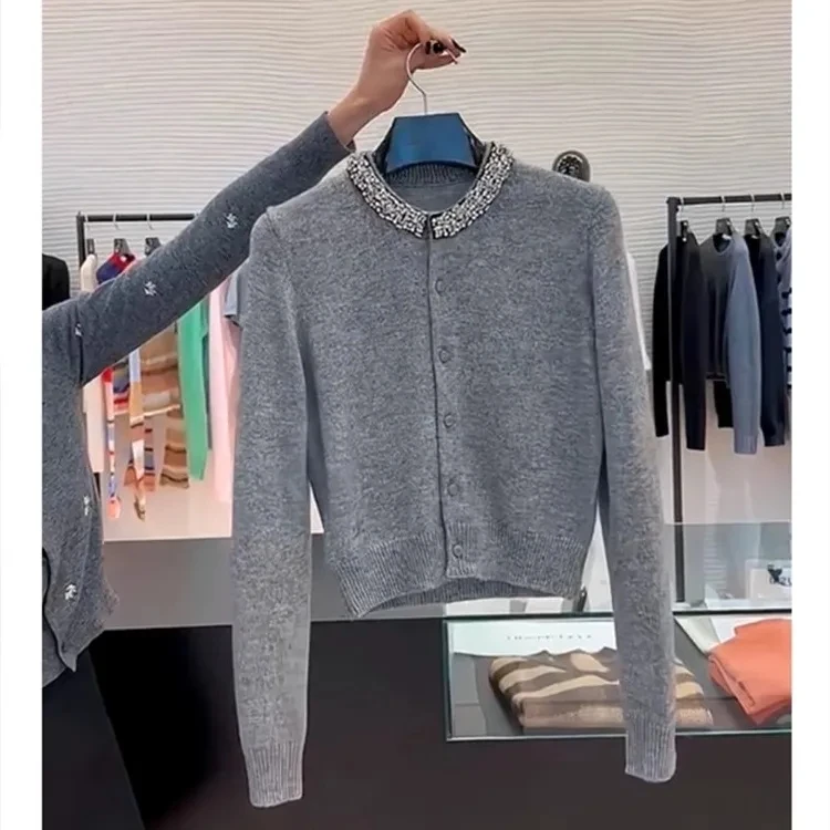 

2025 Новогодний модный вязаный кардиган с круглым вырезом и тяжелой вышивкой, женский французский мягкий вязаный топ