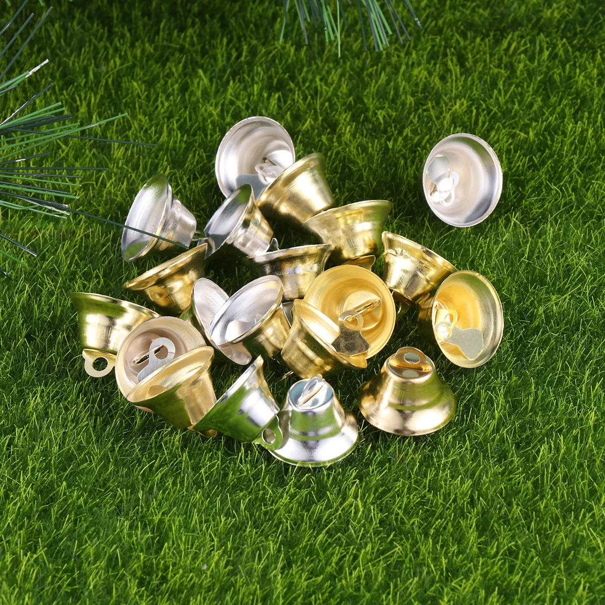 

20Pcs Christmas Hanging Bells 20Mm Jingle Bell Pendant Decorative Craft Party Supplies Ornament Xmas Decoration Gift