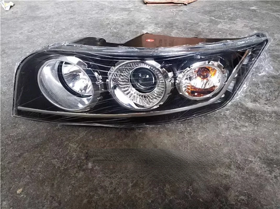 Applicable to Xiamen Golden Travel Bus Headlights Xml6145 Bus Headlights Headlight Assembly