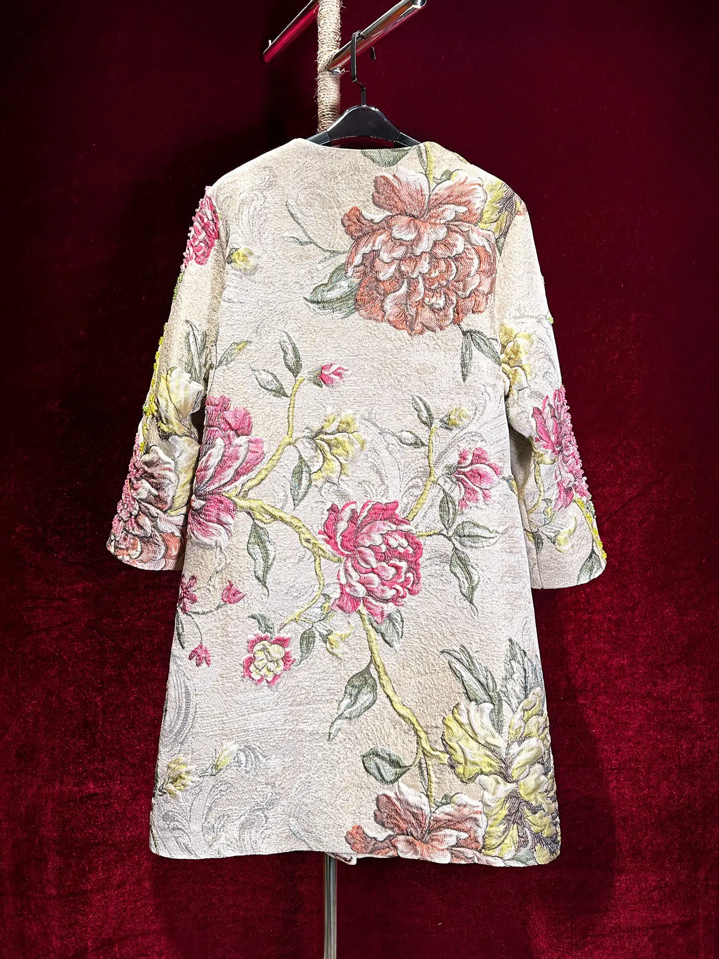 High Quality Emboss Embroidery Jacquard Female Windbreaker New Spring Autumn Luxury Beads Mid-long Round Neck Loose Trench Coat